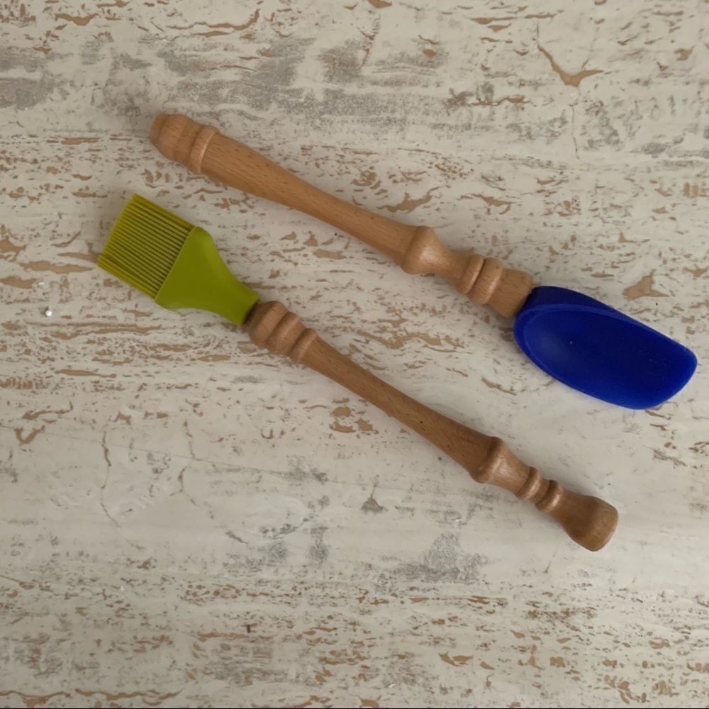 New Curiosity shoppe x target silicone brush and spatula